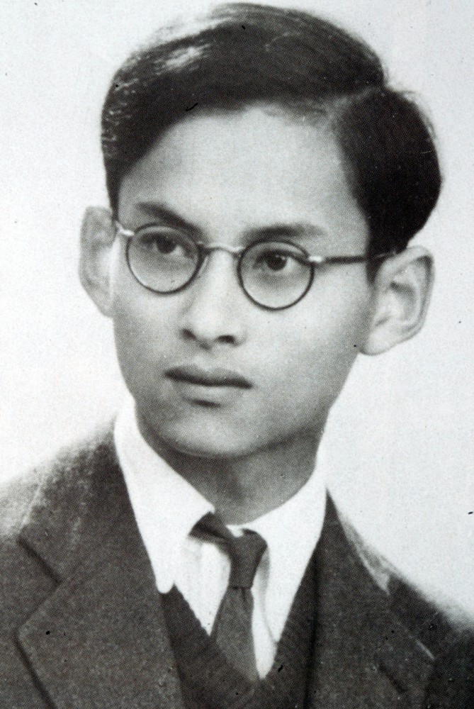 King_Bhumibol_Adulyadej_Portrait-1945